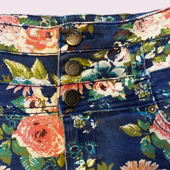 1st kiss shorts floral rolled cuff - Picture 3 of 4